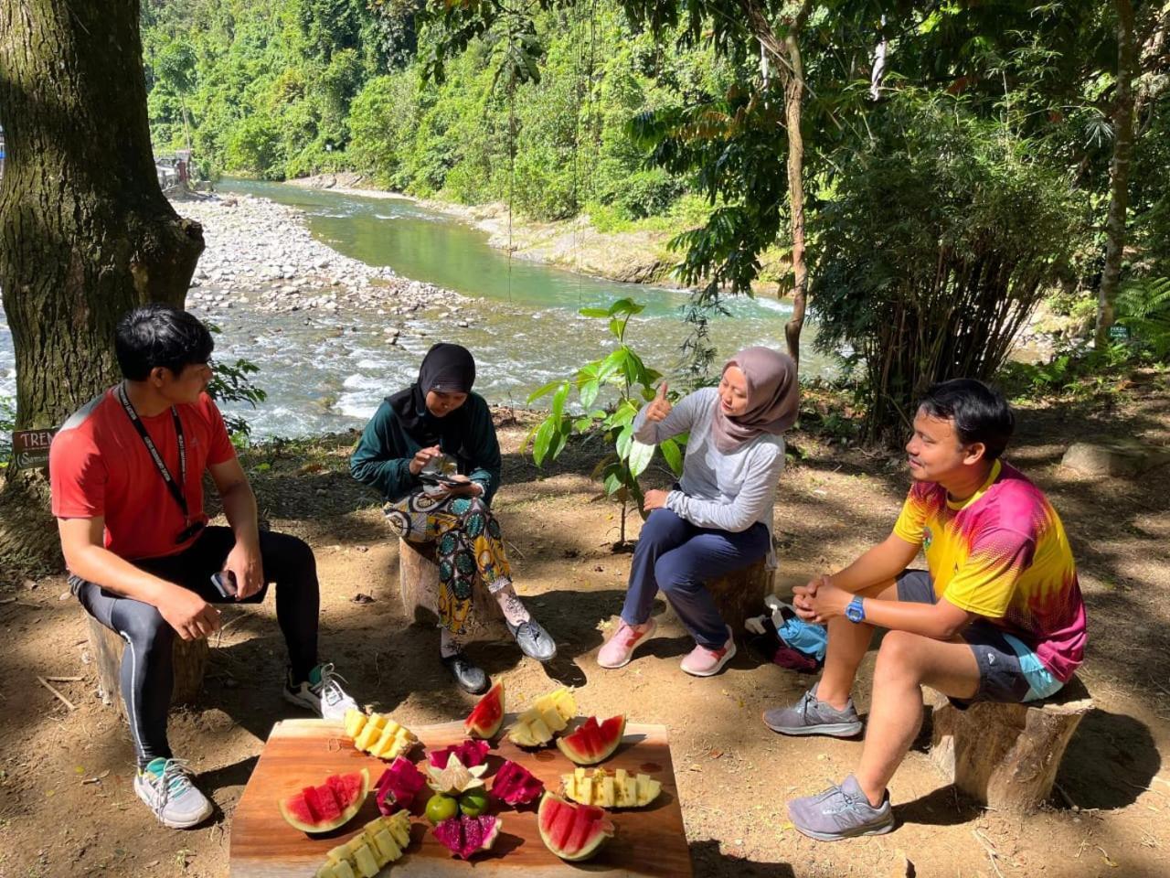 Pongo Guest House & Jungle Trekking Bukit Lawang Buitenkant foto